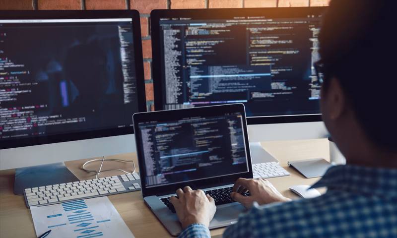 数据科学选型：R与Python如何赋能康定县网站建设？